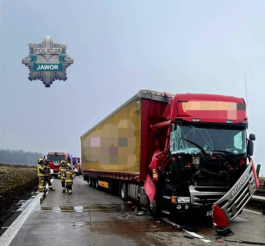 Karambol na drodze, autostrada A4 stoi