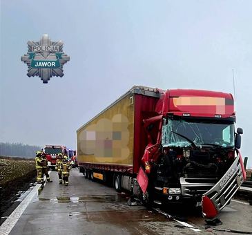 Karambol na drodze, autostrada A4 stoi