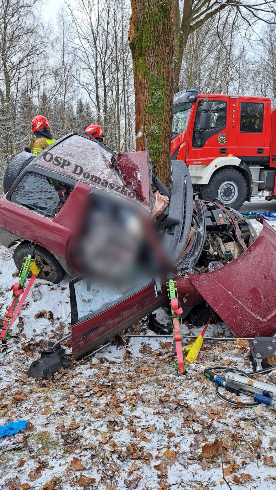 Auto zmiażdżone, nie żyje kierowca!
