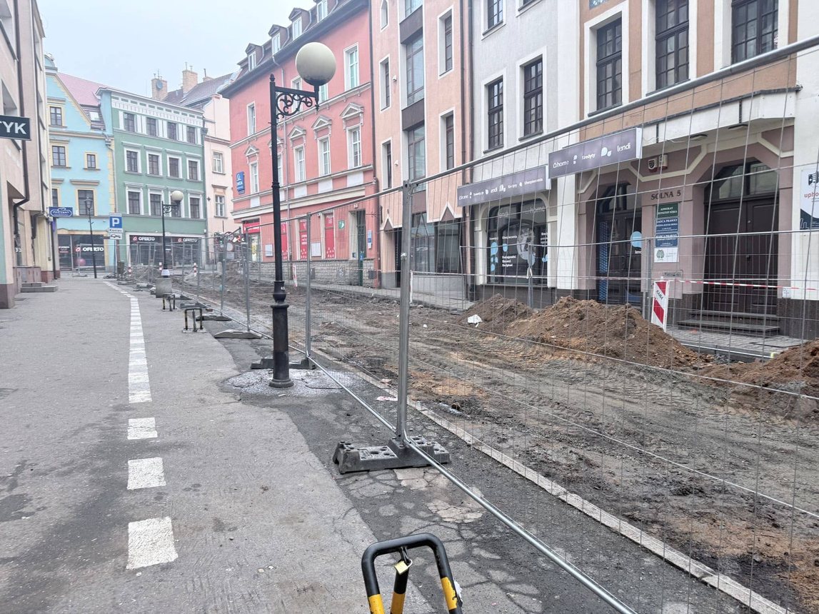 Więcej kostki, mniej asfaltu