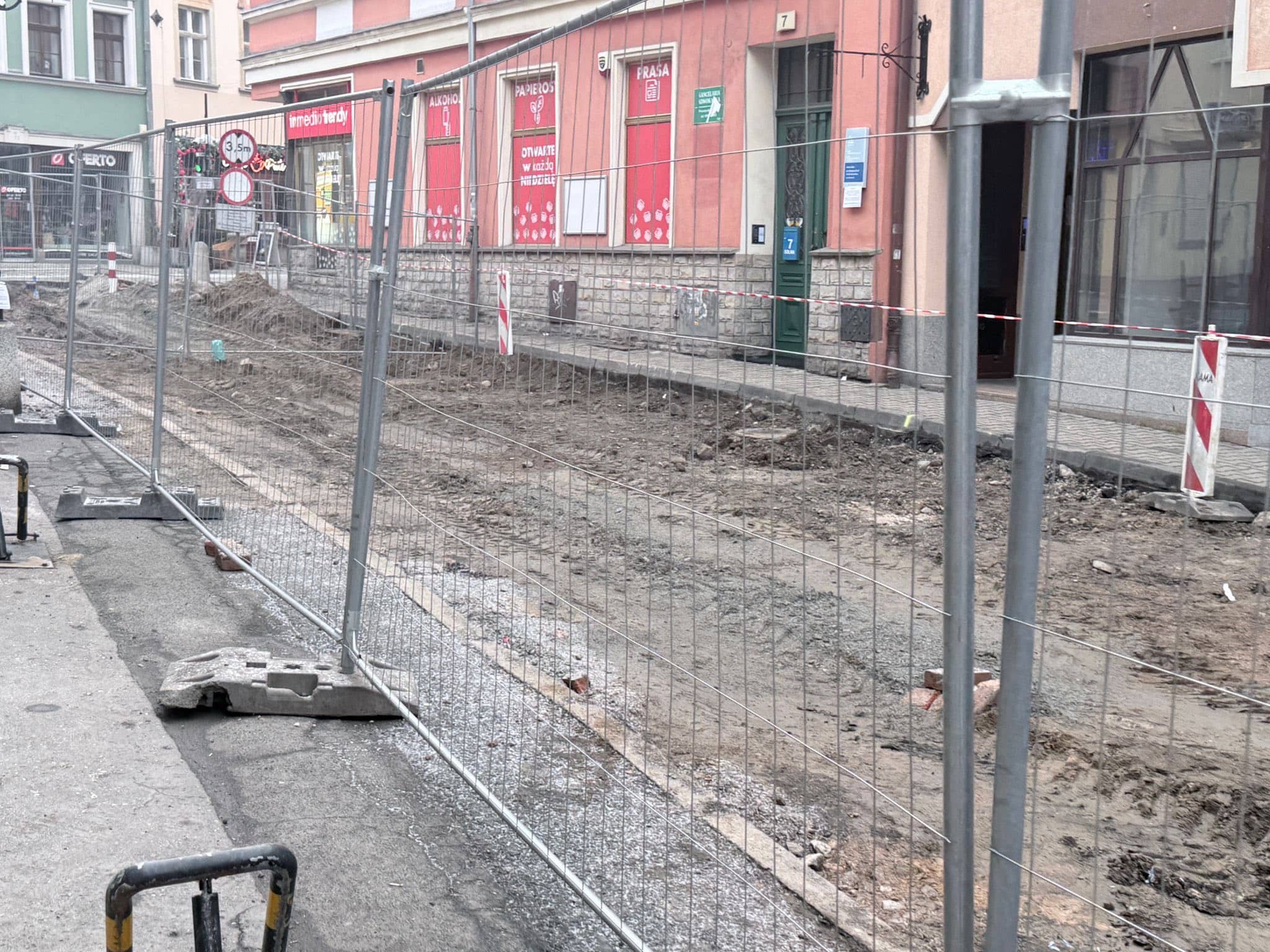 Więcej kostki, mniej asfaltu