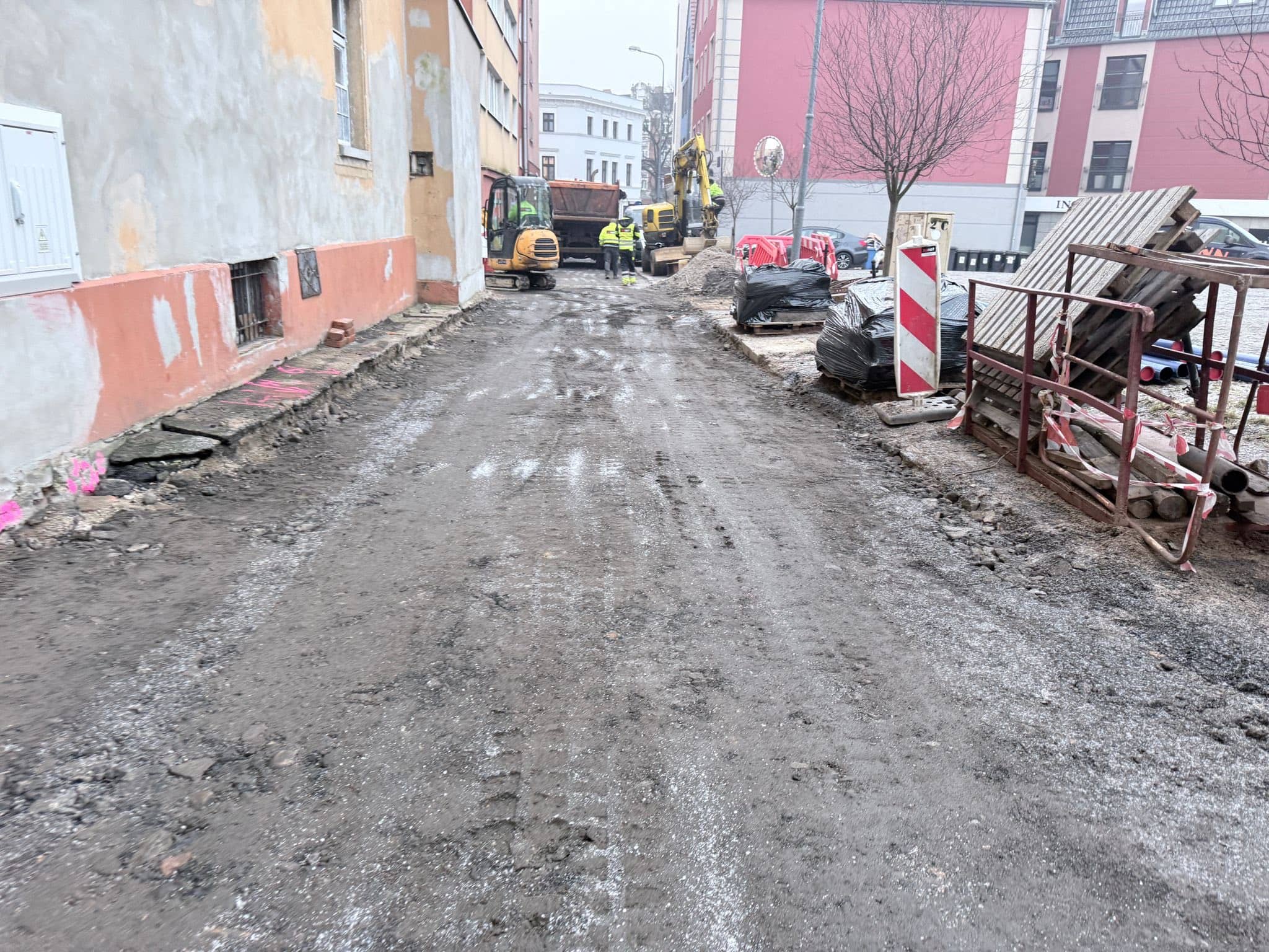 Więcej kostki, mniej asfaltu