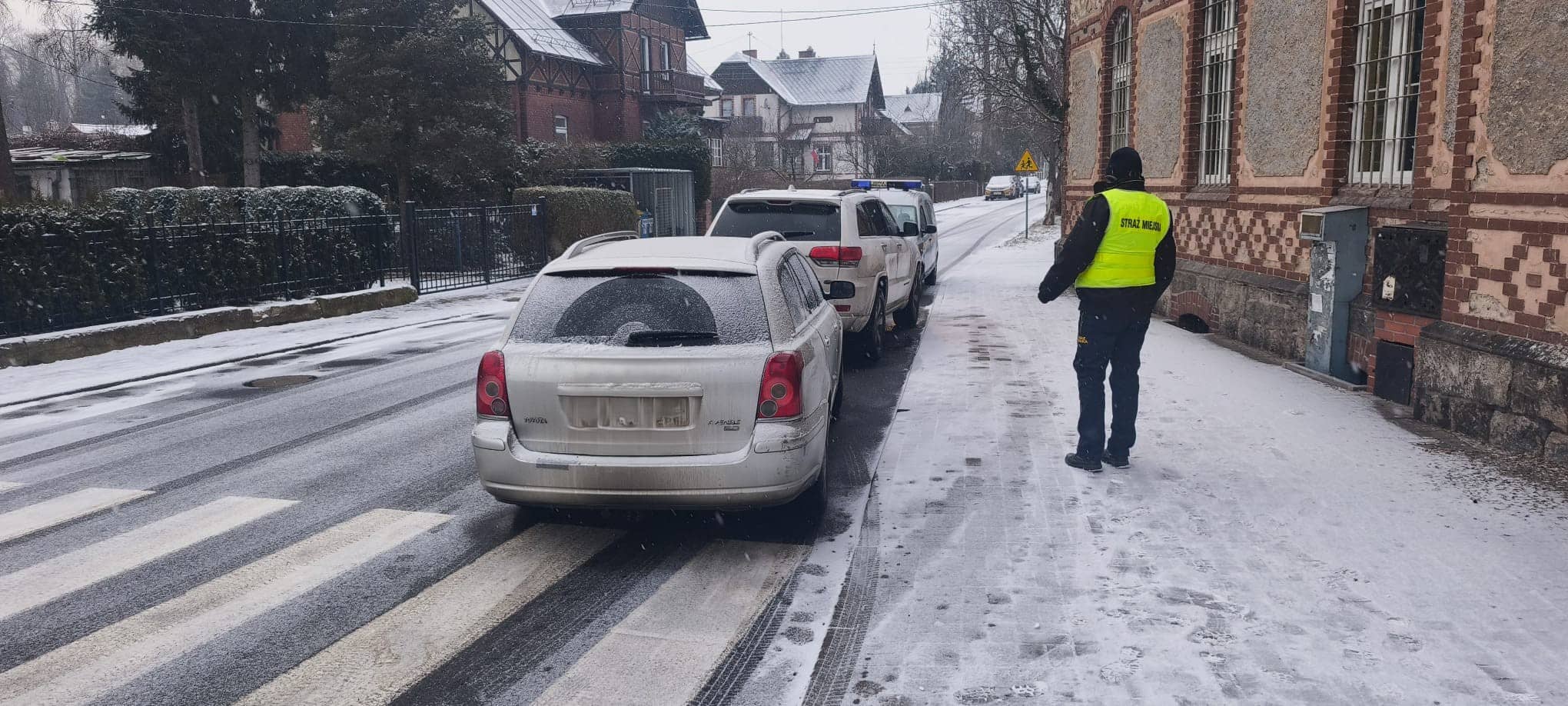 "Mistrzowie parkowania" przy poczcie