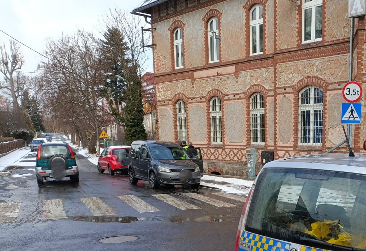 "Mistrzowie parkowania" przy poczcie