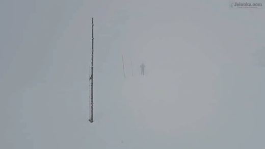 Niewiele widać, trudne warunki w Karkonoszach