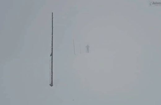 Niewiele widać, trudne warunki w Karkonoszach