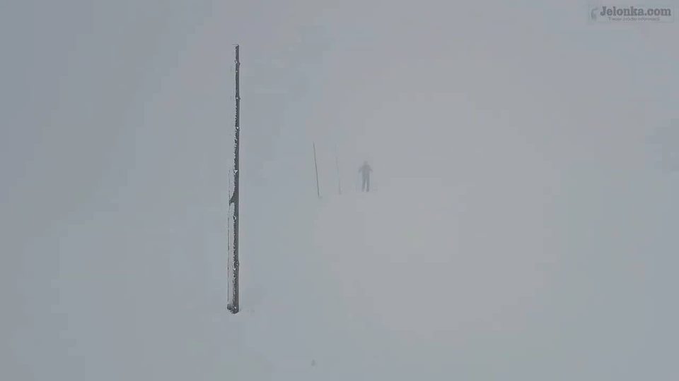 Niewiele widać, trudne warunki w Karkonoszach