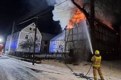 Strażacy walczyli w nocy z pożarem stodoły