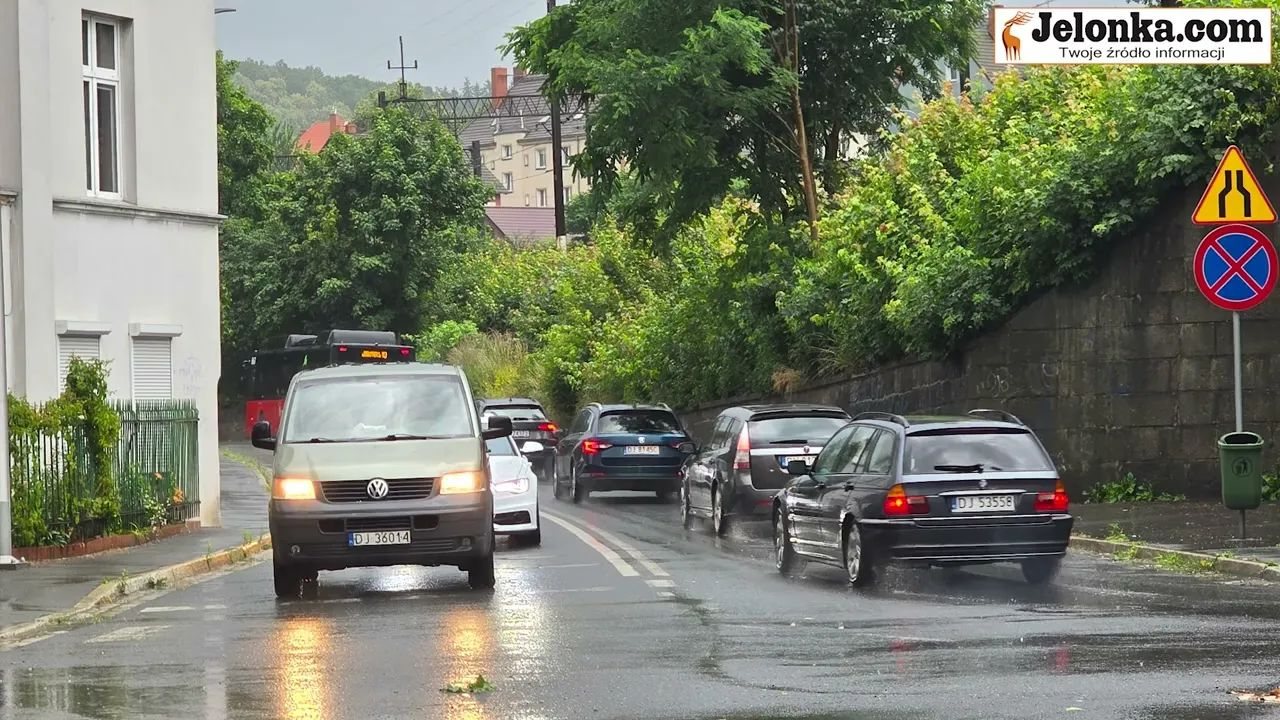 Symbol polskości w centrum Jeleniej Góry – ulica Drzymały