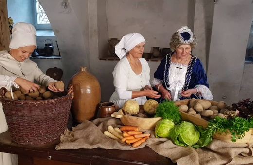 Kobiety Pałacu Łomnica