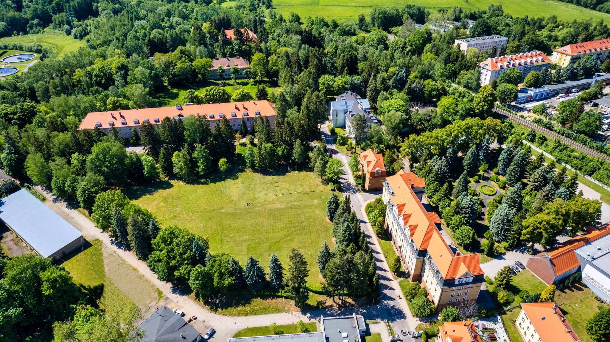 Kampus Karkonoskiej Akademii Nauk Stosowanych, na którym studiuje niemal 1000 studentów
