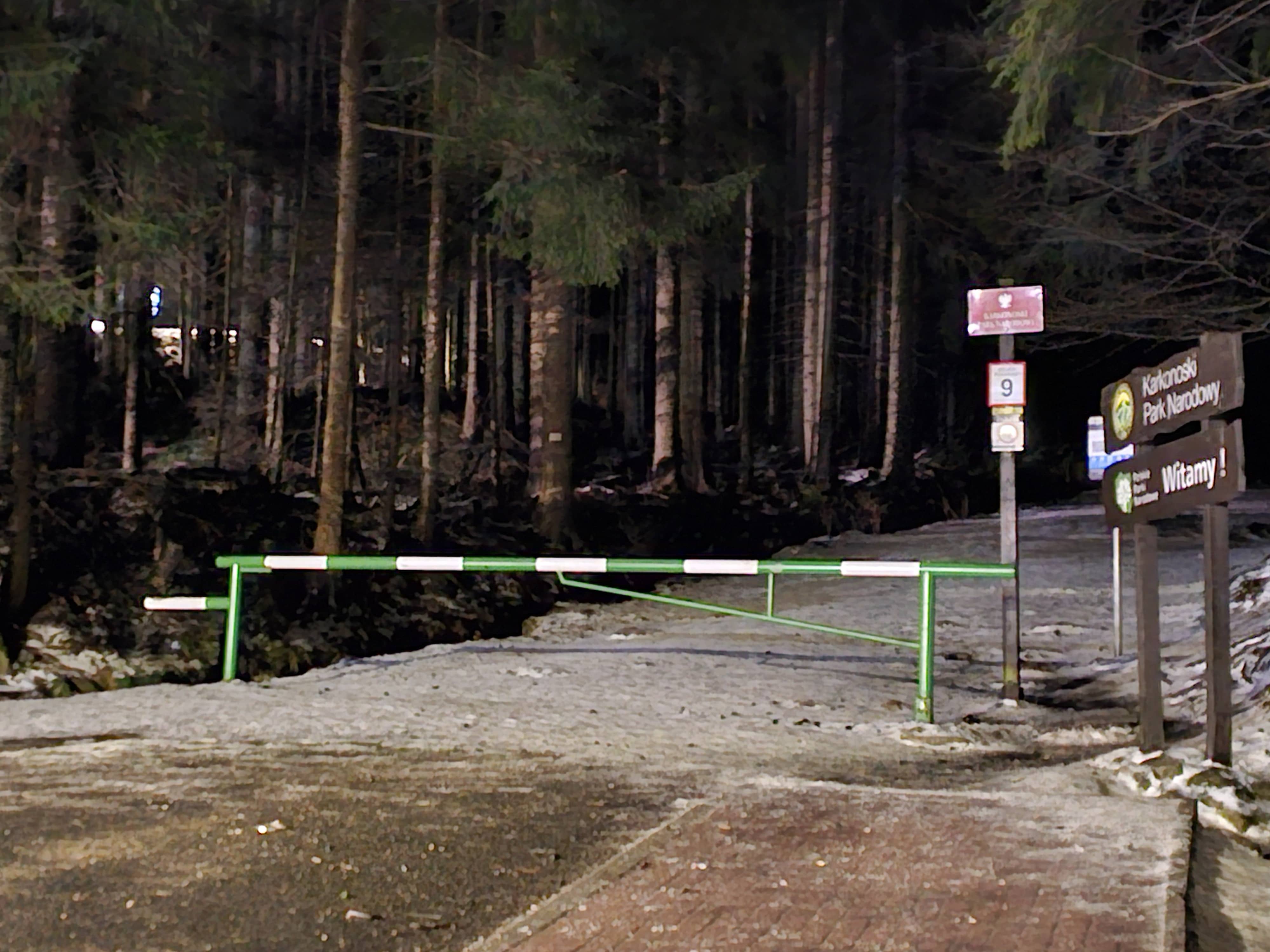 Turystyczny skandal w Karpaczu – ludzie przewracają się na chodnikach