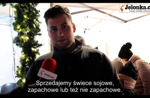 Dziewczyna robi świeczki po nocach