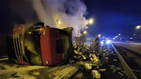 Kierowca ciężarówki zasnął za kółkiem