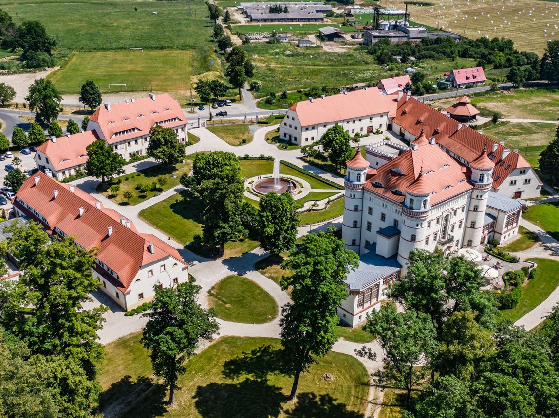 Pałac w Wojanowie – od gniazda rycerzy po nowoczesne SPA