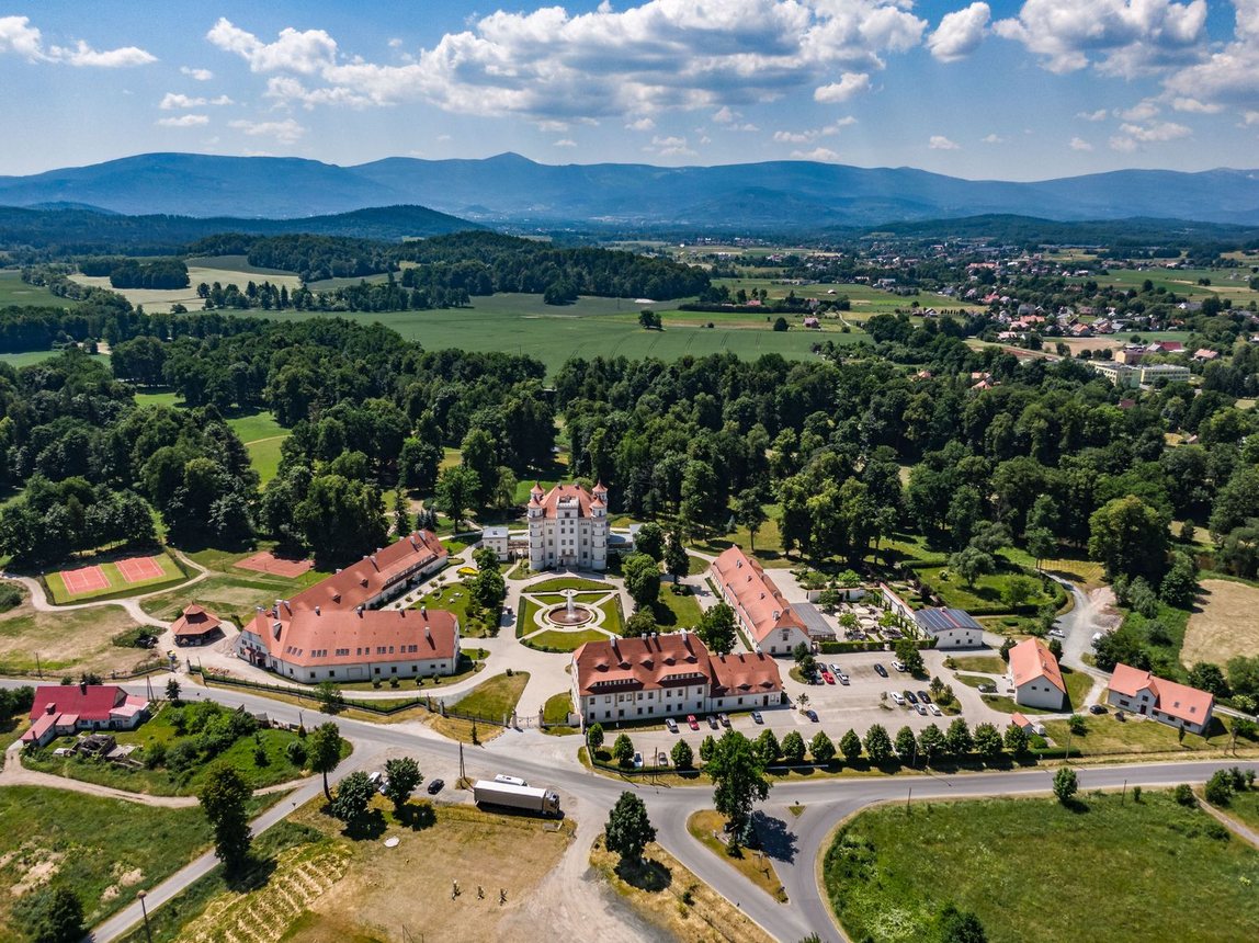 Pałac w Wojanowie – od gniazda rycerzy po nowoczesne SPA