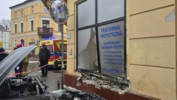 Wjechała w budynek