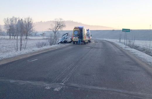 Auto wypadło z drogi