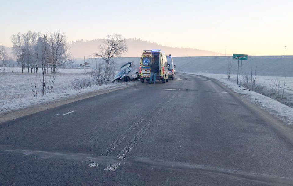 Auto wypadło z drogi