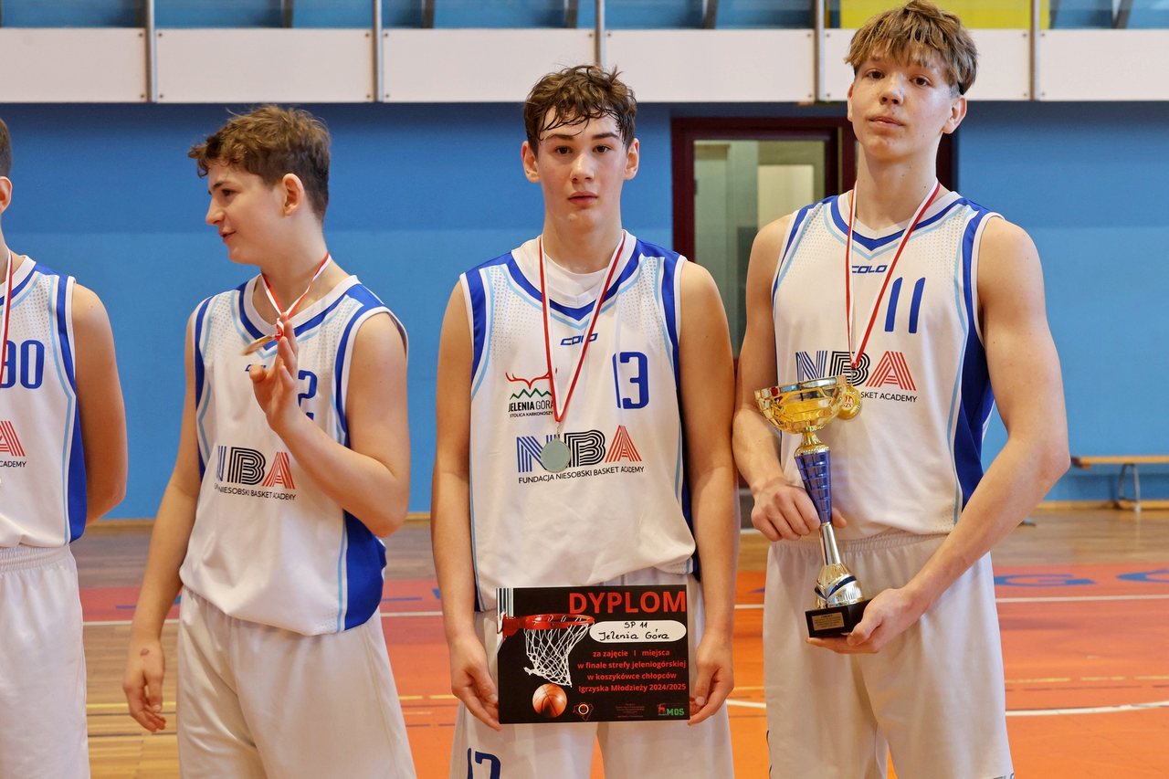 Pokaz siły koszykarzy SP 11 w finale strefowym