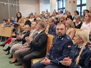 Dyplomy dla absolwentów Uniwersytetu Liderów