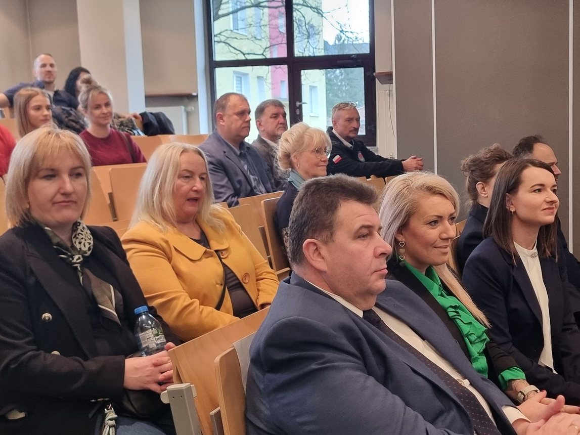 Dyplomy dla absolwentów Uniwersytetu Liderów