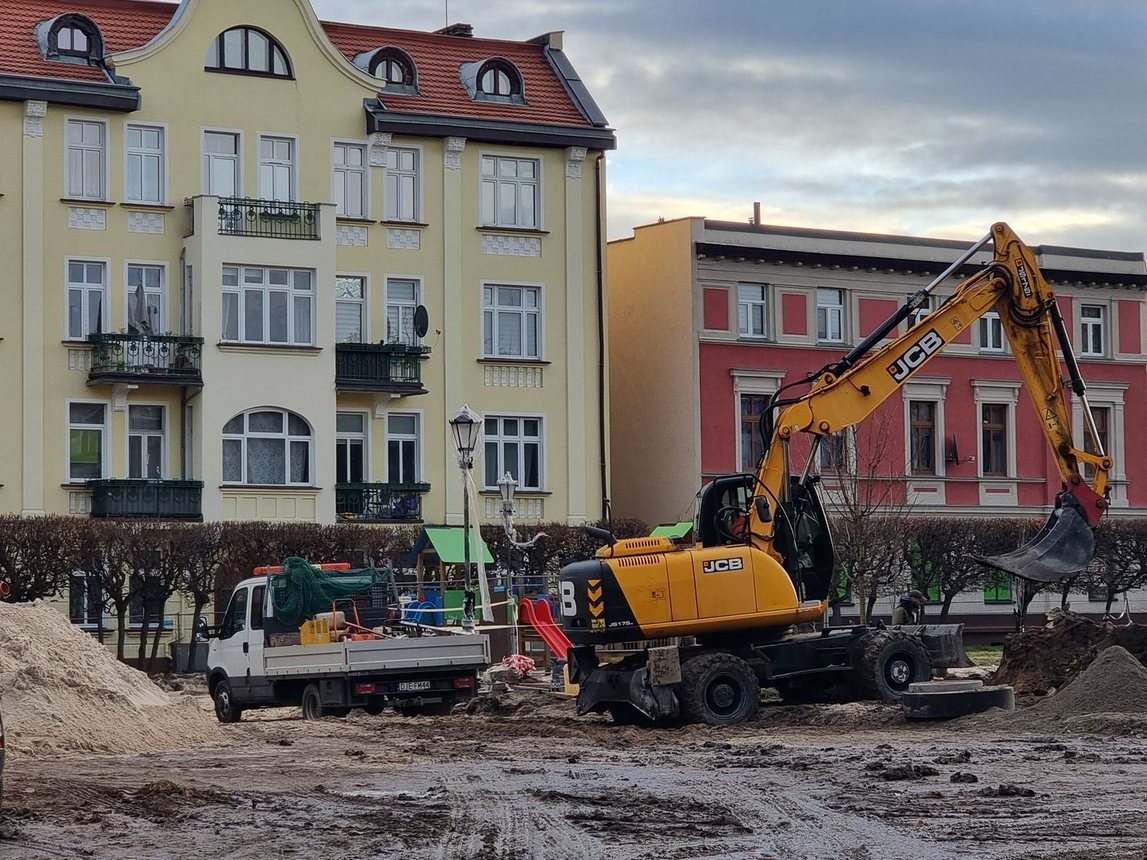 Wznowienie prac na skwerze