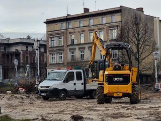 Wznowienie prac na skwerze