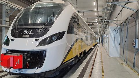 Miliony ludzi wybiera pociąg