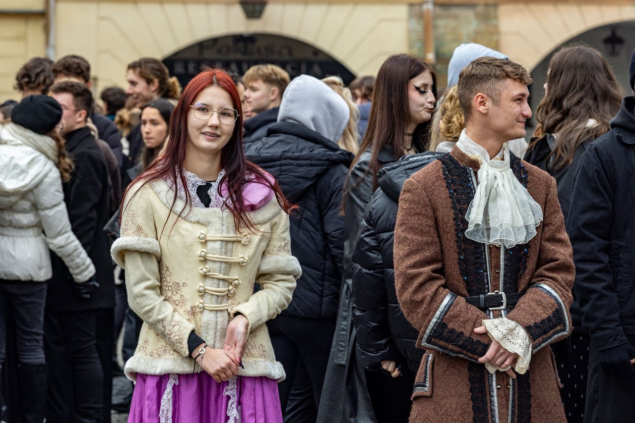 Maturzyści zatańczyli Poloneza