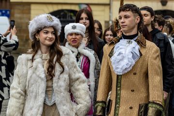Maturzyści zatańczyli Poloneza
