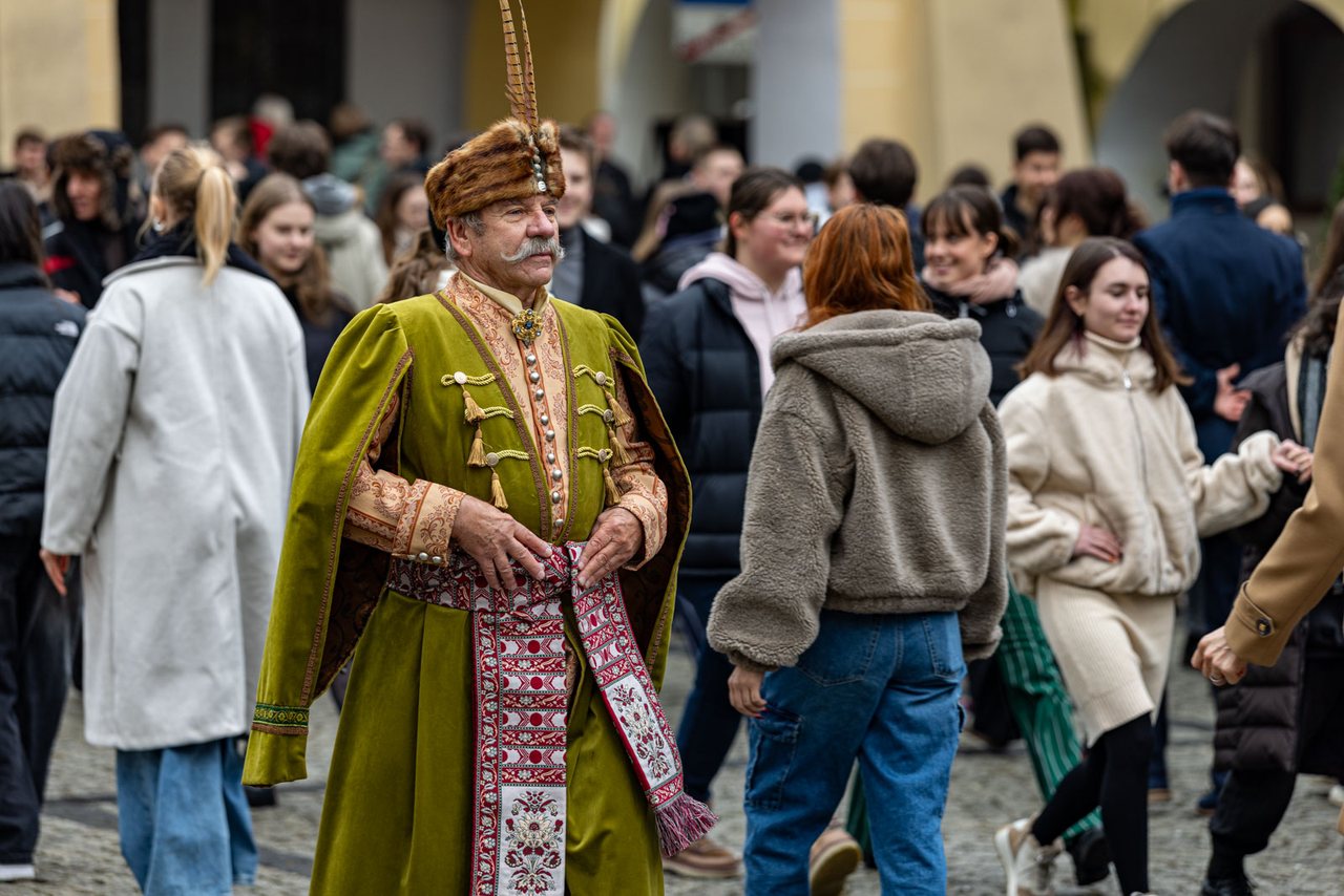 Maturzyści zatańczyli Poloneza