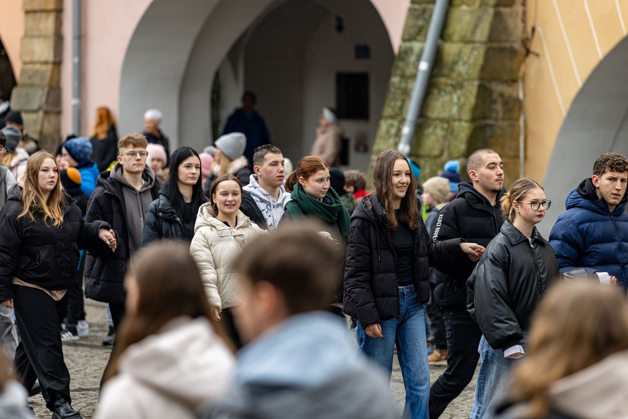 Maturzyści zatańczyli Poloneza