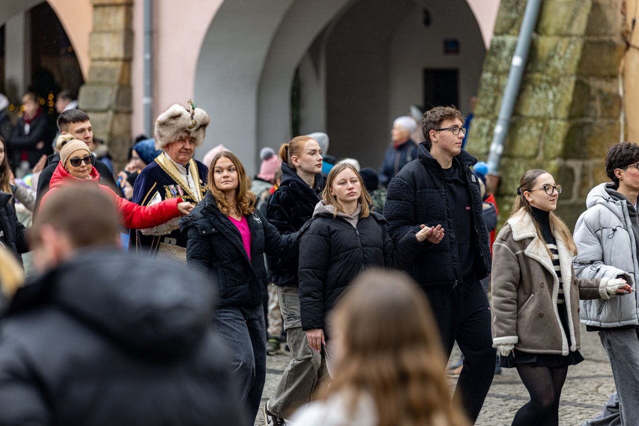 Maturzyści zatańczyli Poloneza