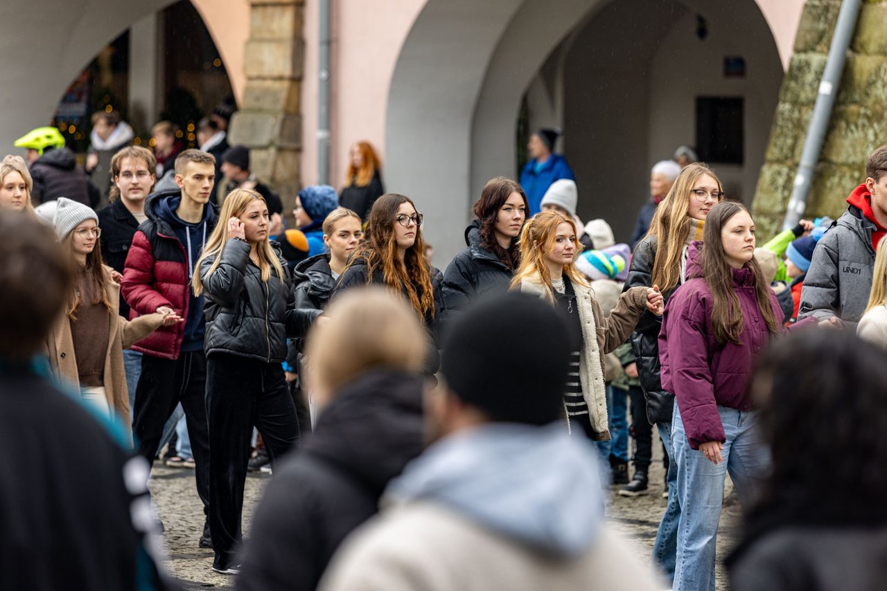 Maturzyści zatańczyli Poloneza