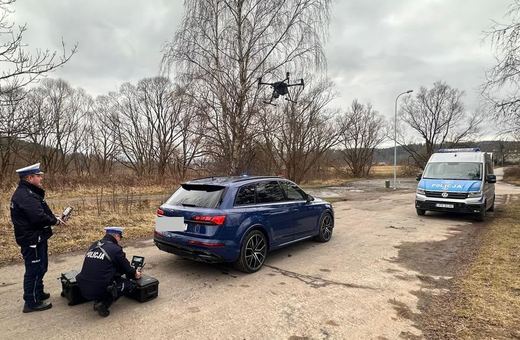 Dron na piratów drogowych