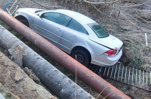 Auto prawie wpadło do rzeczki