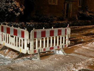 Naprawa pęknięcia rury na ukończeniu