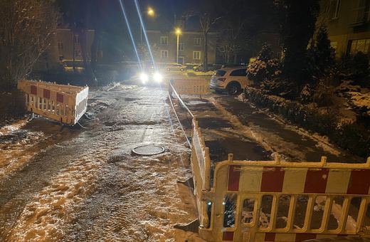 Naprawa pęknięcia rury na ukończeniu