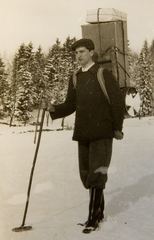 Helmut Hofer od 15 do 20 roku życia zarabiał na życie jako portier w schronisku Česká Bouda na Śnieżce.