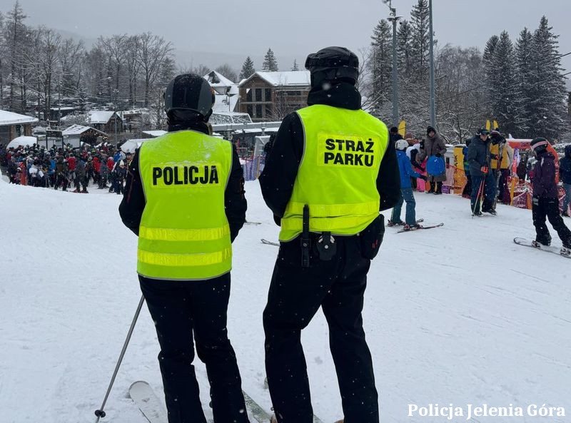 Policyjny patrol na stoku