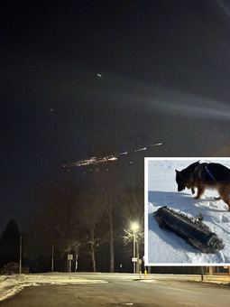 Czytelnik nagrał lecące szczątki rakiety Falcon