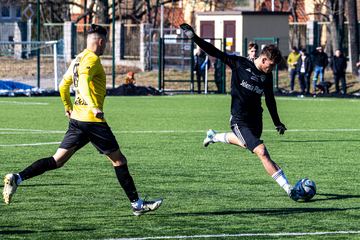 Sparingowe derby pod dyktando biało–niebieskich