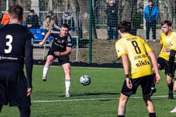 Sparingowe derby pod dyktando biało–niebieskich