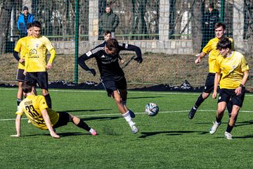 Sparingowe derby pod dyktando biało–niebieskich