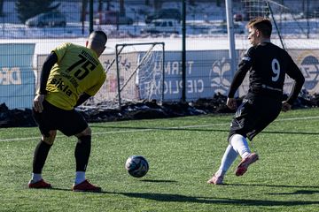 Sparingowe derby pod dyktando biało–niebieskich