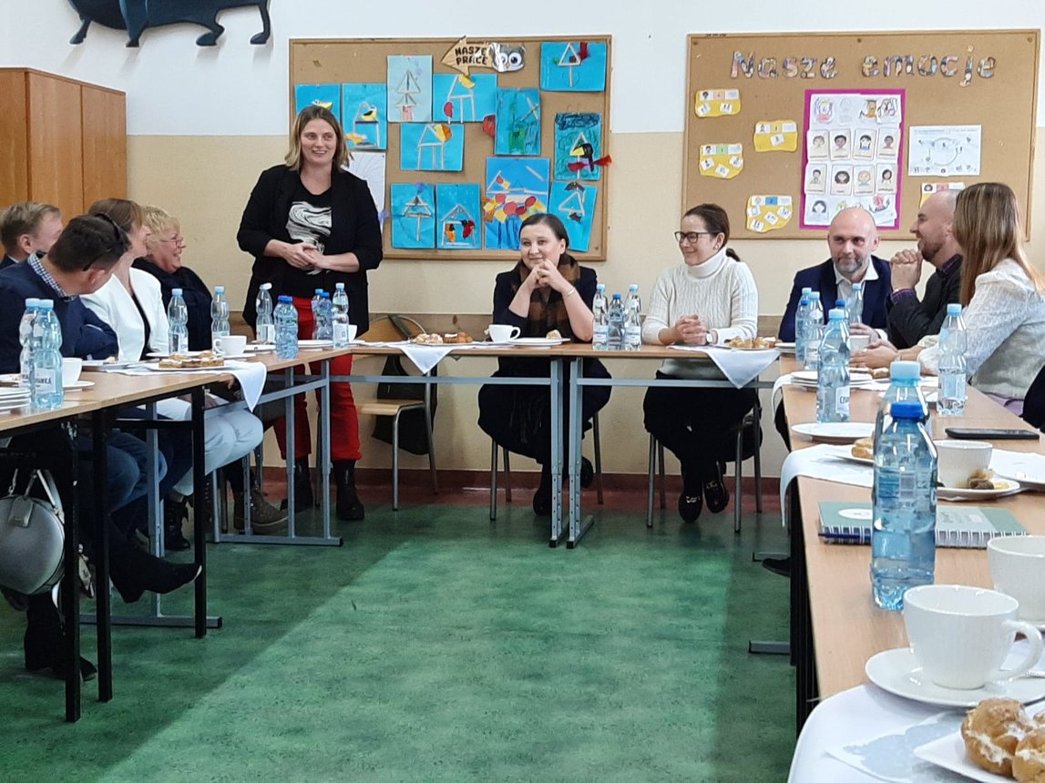 Spotkanie z wiceminister edukacji w szkole w Sosnówce