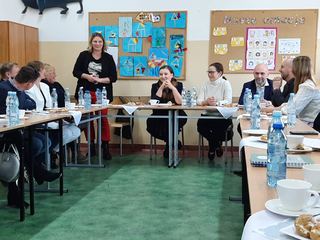 Spotkanie z wiceminister edukacji w szkole w Sosnówce