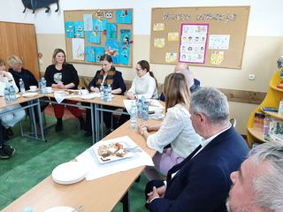 Spotkanie z wiceminister edukacji w szkole w Sosnówce
