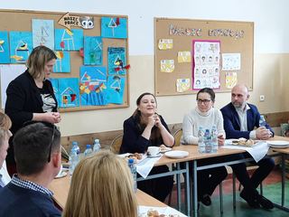 Spotkanie z wiceminister edukacji w szkole w Sosnówce